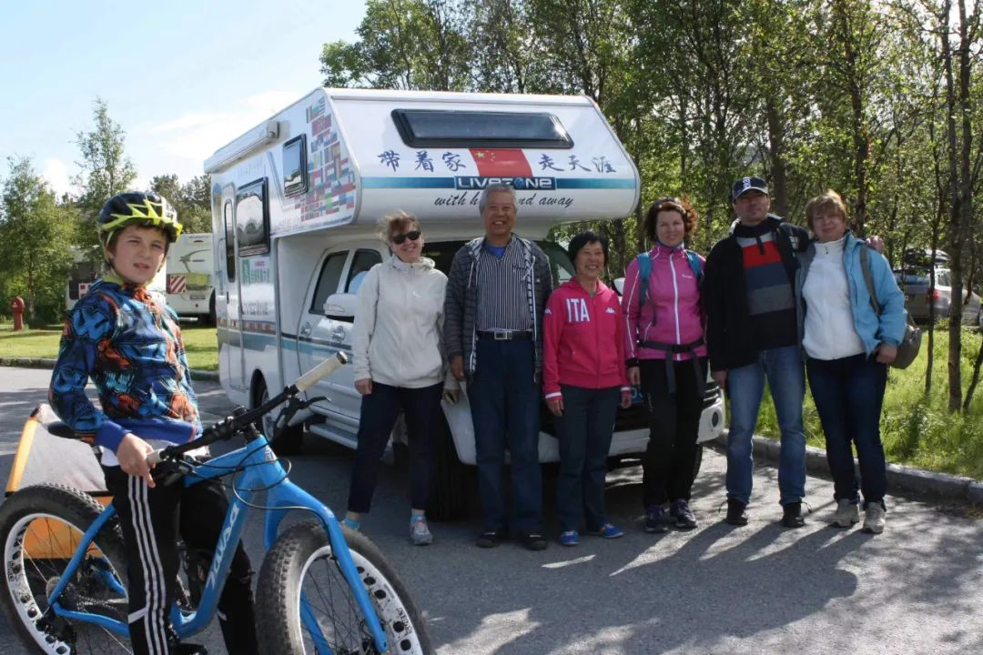 七旬老人開房車帶老伴游世界l中國房車圈最早的“網紅達人” 七旬老人開房車帶老伴游世界l中國房車圈最早的“網紅達人”