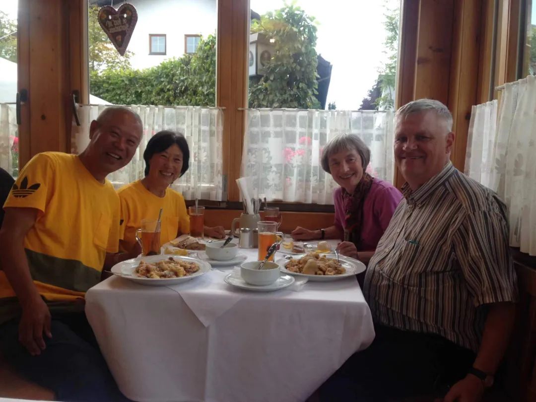 七旬老人開房車帶老伴游世界l中國房車圈最早的“網紅達人” 七旬老人開房車帶老伴游世界l中國房車圈最早的“網紅達人”